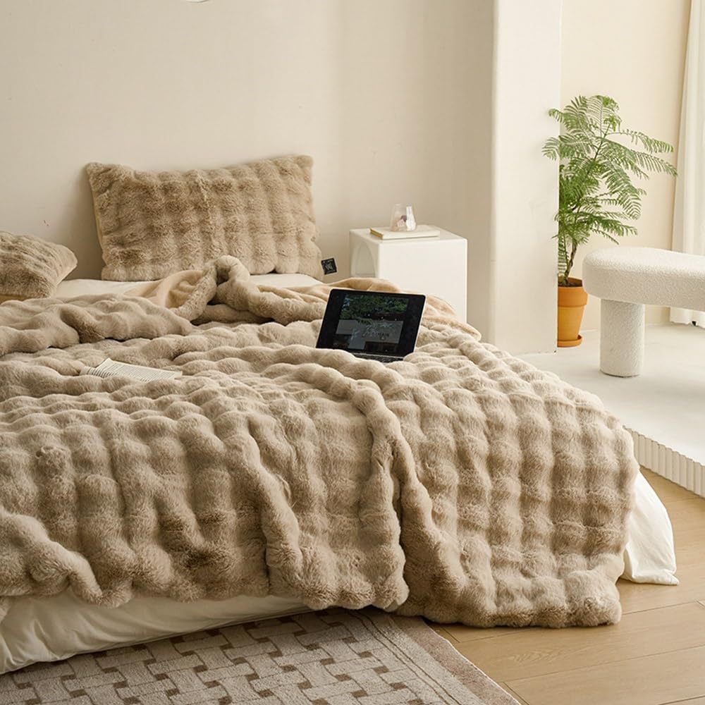 Harlow™ | Velvet Fur Blanket