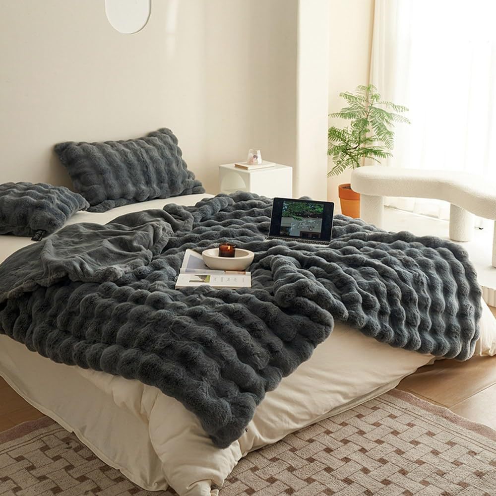 Harlow™ | Velvet Fur Blanket